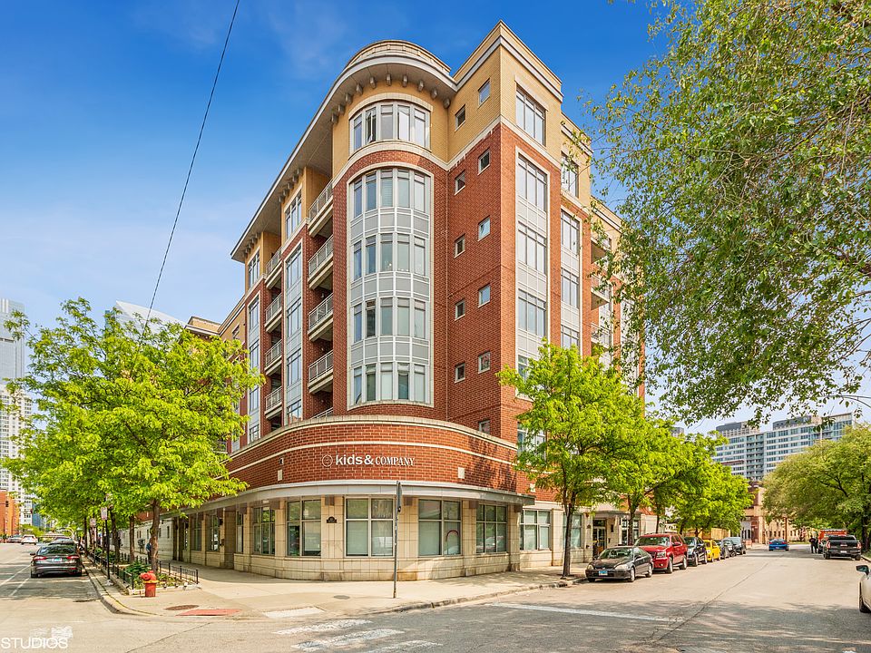 1st image of 657 W Fulton St Unit 403