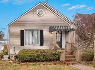 325 Studebaker St, Mishawaka, IN 46544