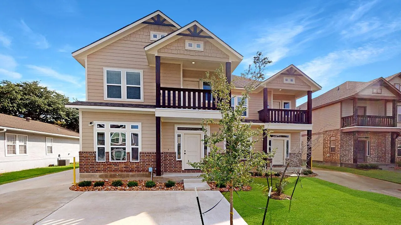 4 bed, 4.5 bath, 1951 sqft, $4,595 — Photo 1