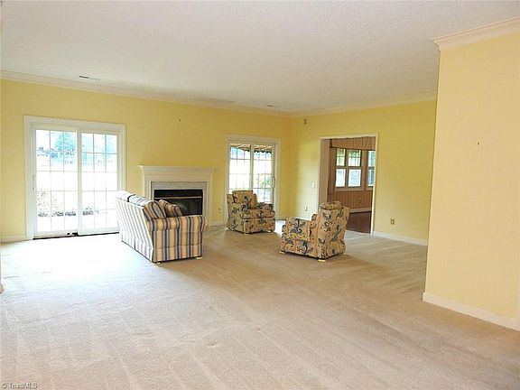 3rd image of 108 Oleander Dr