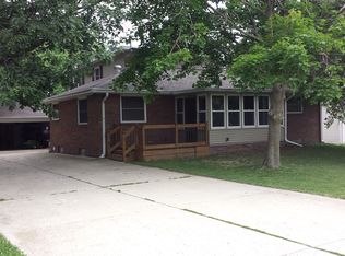 933 S Schmidt Ave, Peoria, IL 61605
