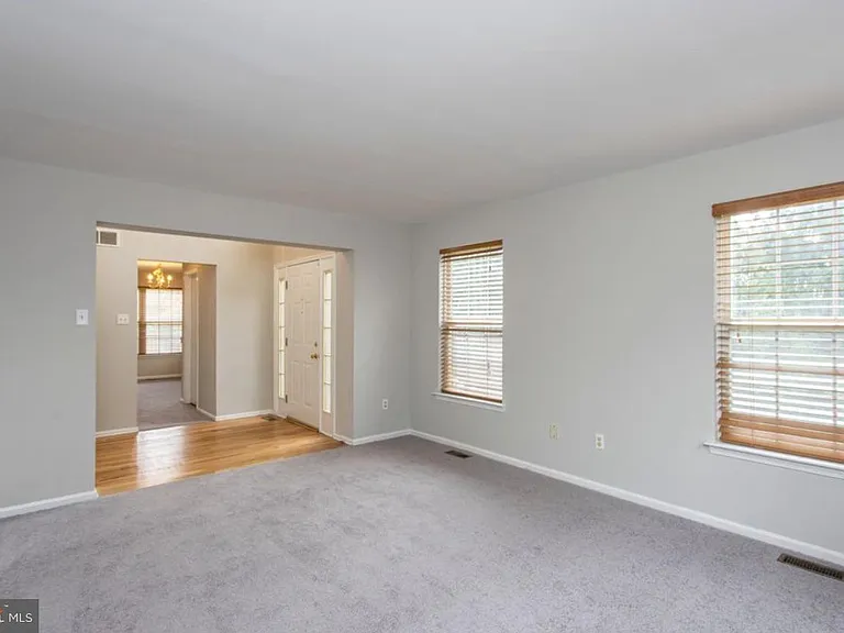 105 Farrington Ct — Photo 13