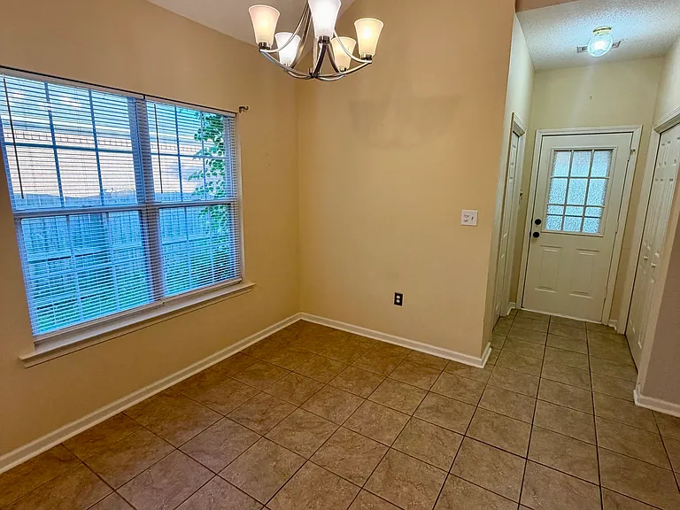 213 Carrington Ln — Photo 28