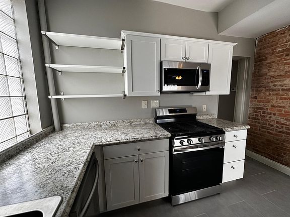 4th image of 1325 Lincoln Ave