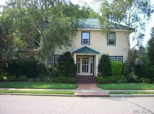 4 Dunne Pl, Lynbrook, NY 11563