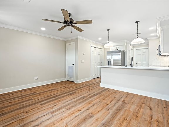4th image of 327 N Ross St #236