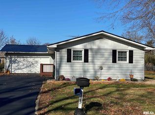1325 E Locust St, Canton, IL 61520