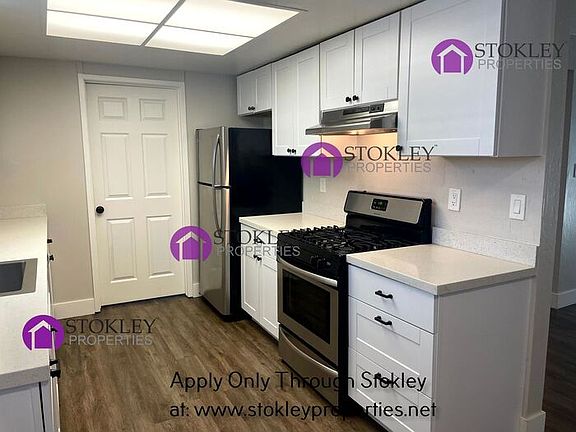 4th image of 2701 Lincoln Ln APT 4
