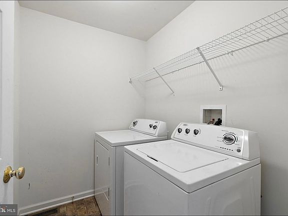5th image of 1052 Worth Ln #3
