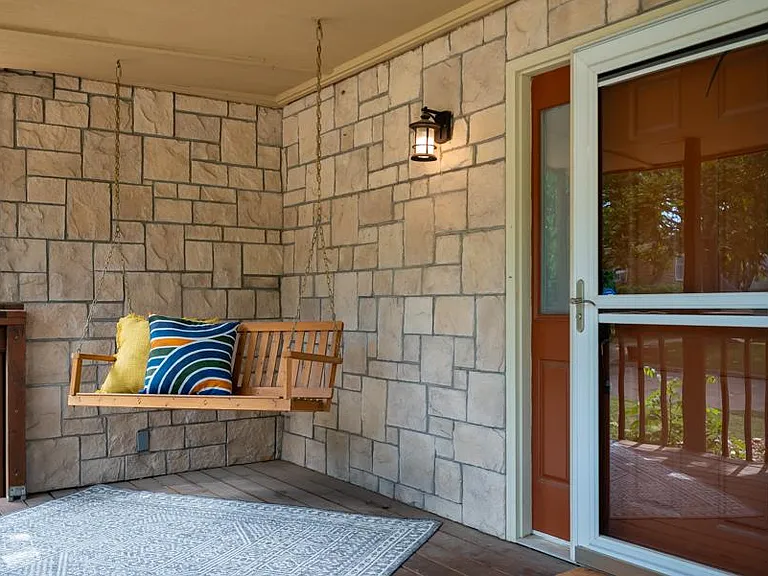 1175 SW Collins Ave — Photo 3