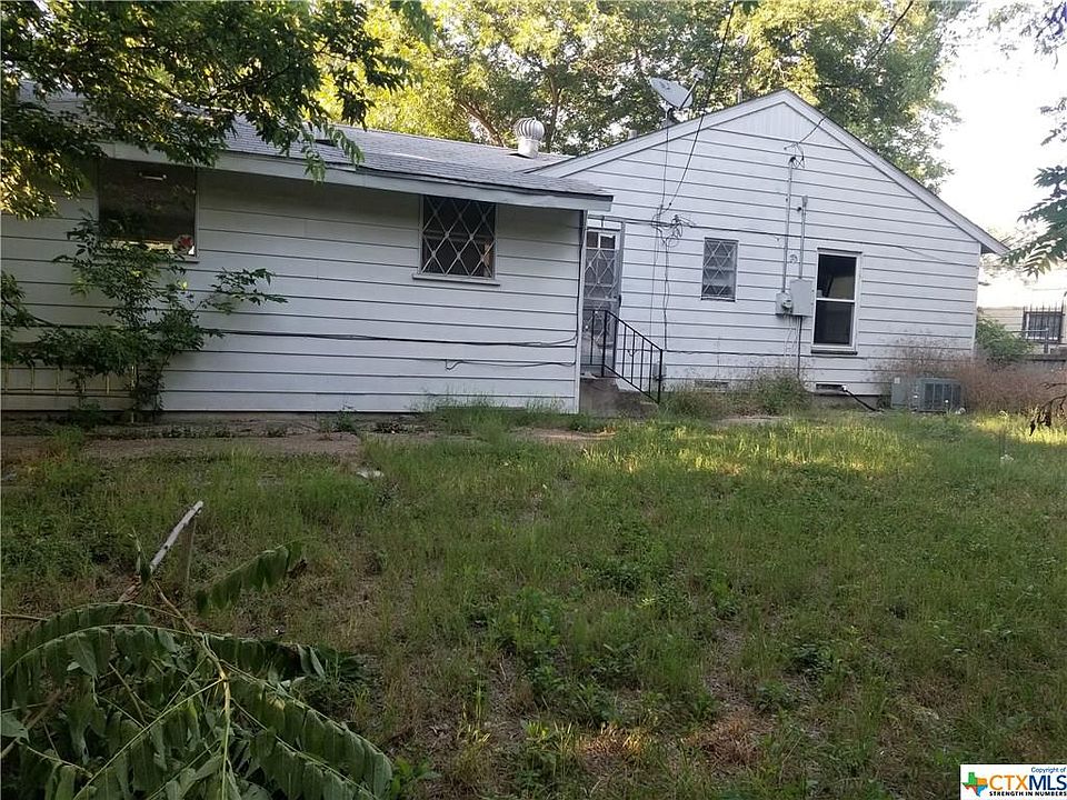 2nd image of 604 E Dean Ave