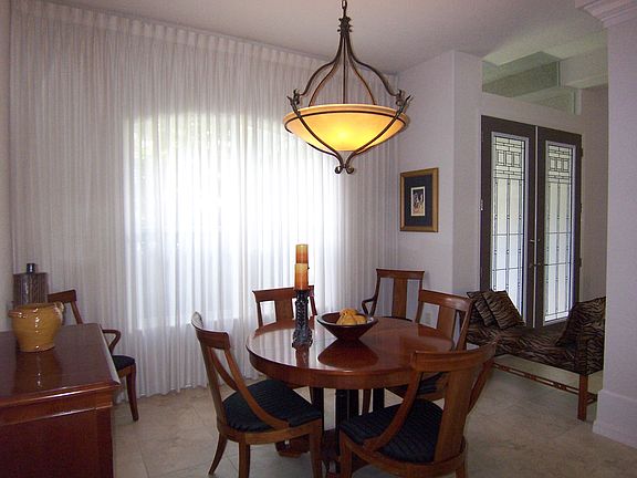 5th image of 81 Woodfield Cir