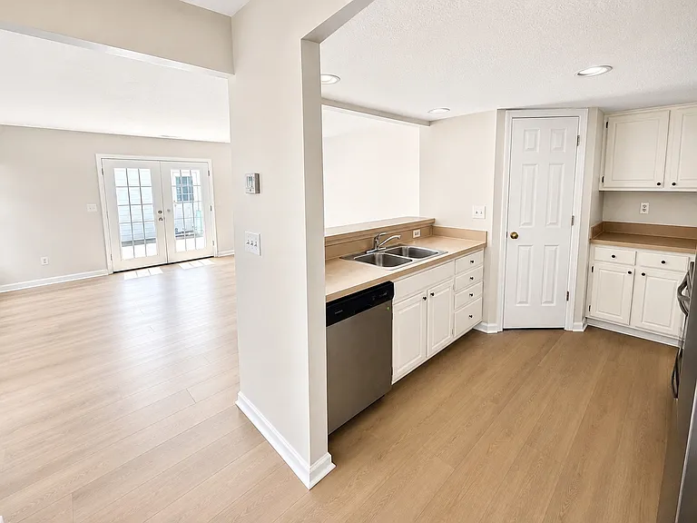 633 Lakeview Dr S — Photo 5