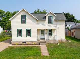 413 E Douglas St, New London, WI 54961
