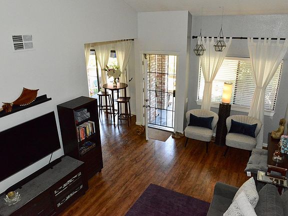 2nd image of 421 Colony Knoll Dr