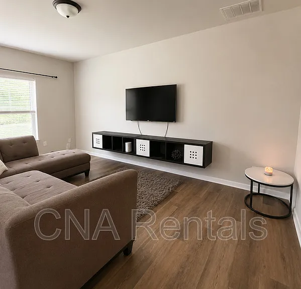 596 Oakside Pl — Photo 3