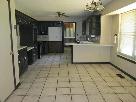 5th image of 1813 Oakhill Dr