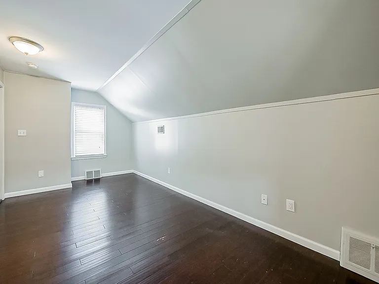 113 S Minerva Ave — Photo 15