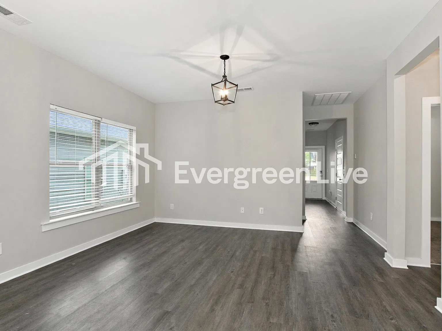 4 bed, 2.0 bath, 1238 sqft, $1,295 — Photo 2