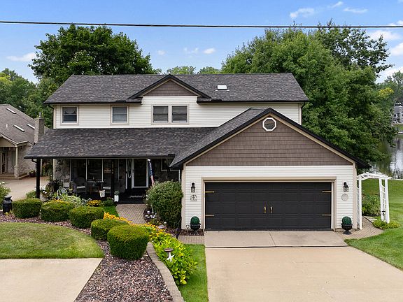 2nd image of 10740 Emerald Dr