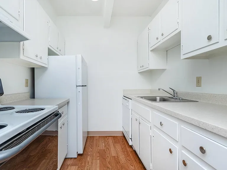 Villa Apartments — Photo 24