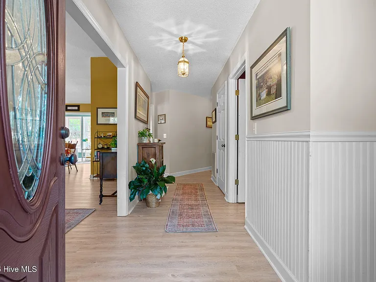 265 Longleaf Dr — Photo 4