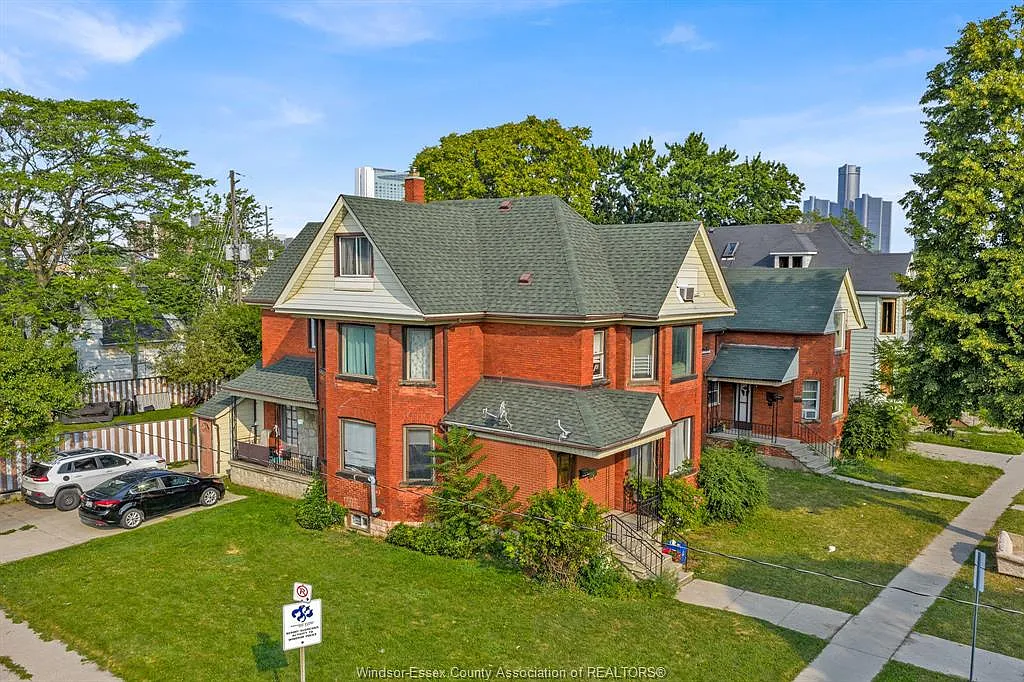 5 bed, $2,450 — Photo 1