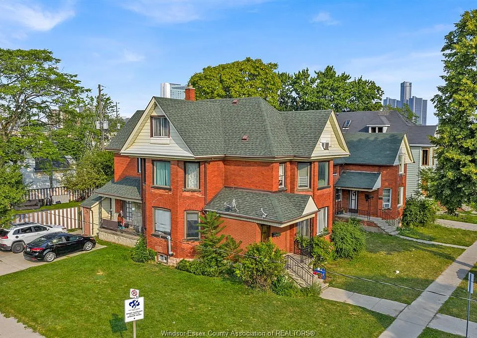 677 Marentette Ave #UPPER