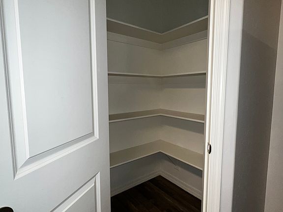 5th image of 546 Citrus St