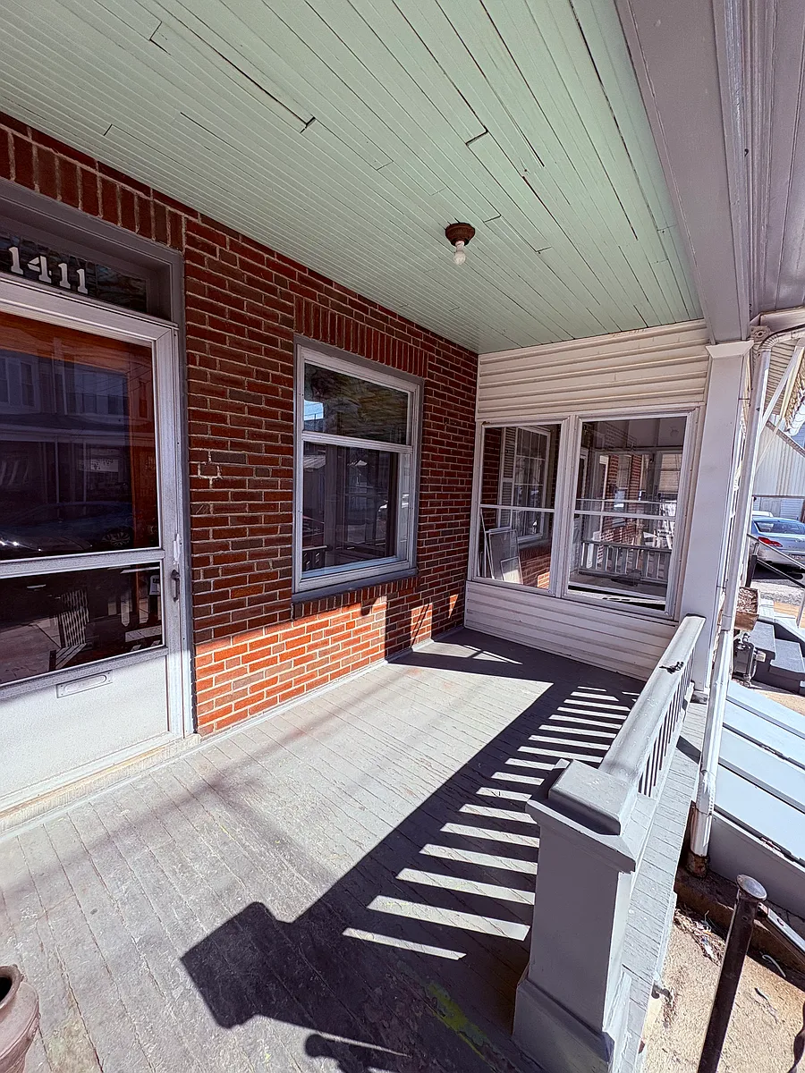 Building Photo - 1411 Church St