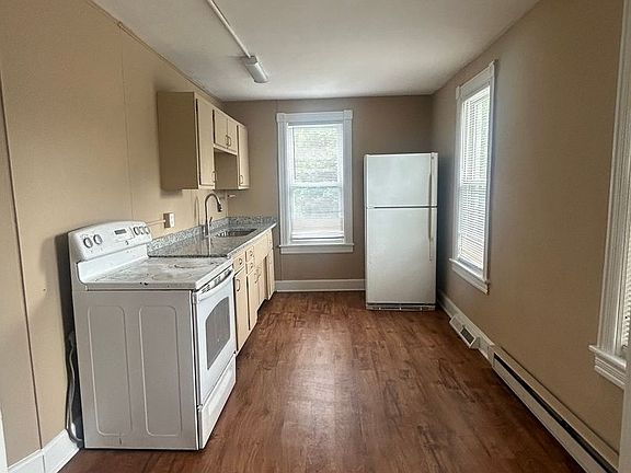 5th image of 105-107 Main St #B