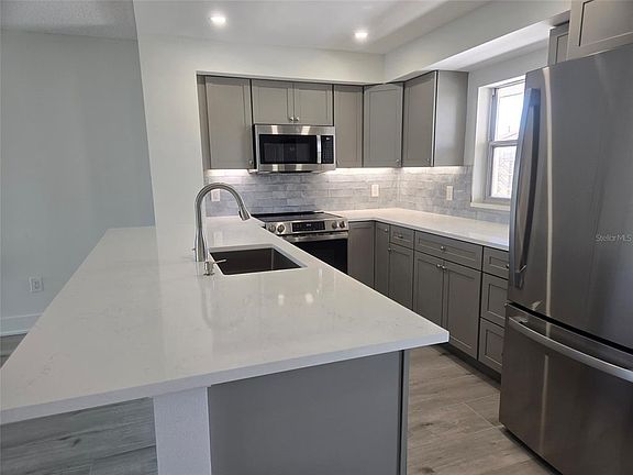 5th image of 1300 N PORTOFINO DRIVE #406