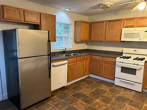 3rd image of 10108 Pinecrest Dr