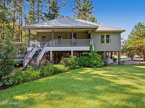 6040 Choctaw Pl, Kiln, MS 39556
