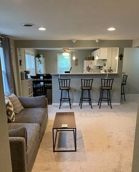 3 bed, 1.0 bath, 1100 sqft, $1,595 — Photo 3