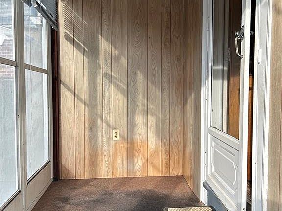 3rd image of 33 Moorland Ave