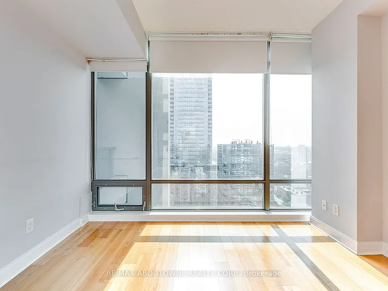 18 Yorkville Ave #3204 — Photo 18