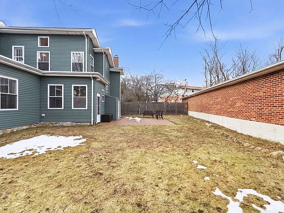 4th image of 589 Smithfield Rd