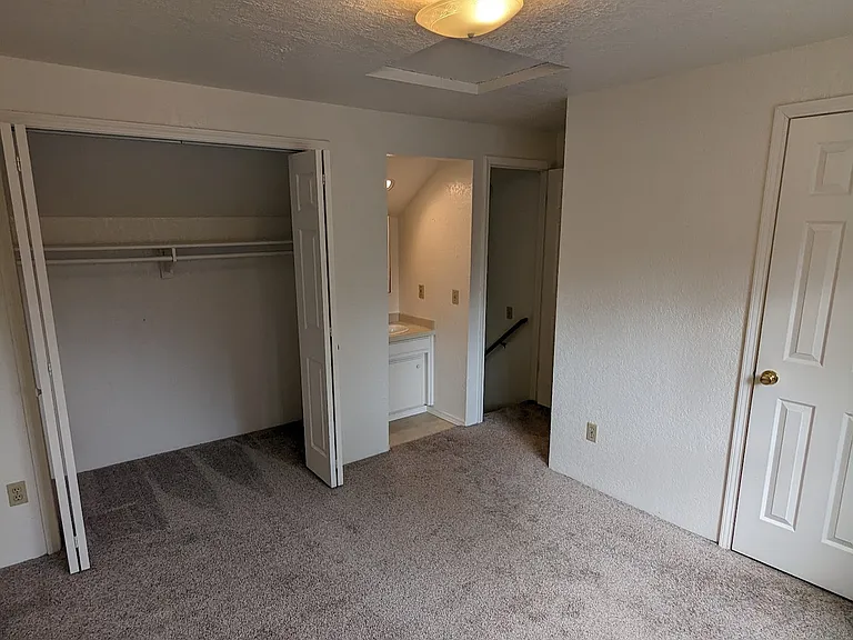 615 Division St NW — Photo 8