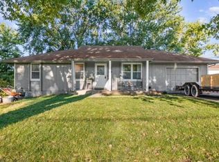 406 N Grove St, Kearney, MO 64060