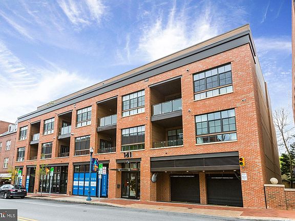 2nd image of 141 West #401