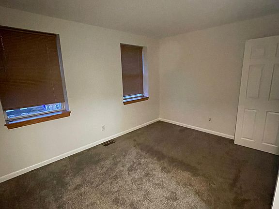 5th image of 827 Washington Blvd