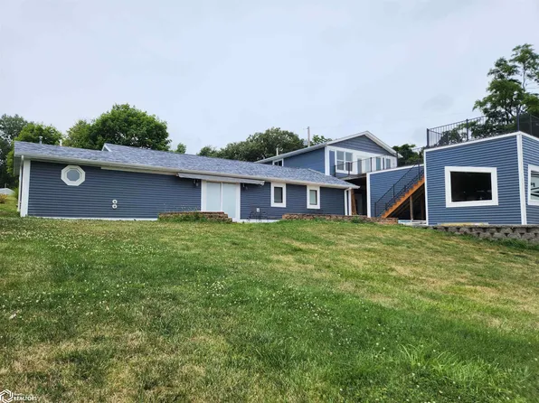 5263 Skyline Dr, Brooklyn, IA 52211