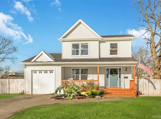 15 Irving Place, Islip Terrace, NY 11752