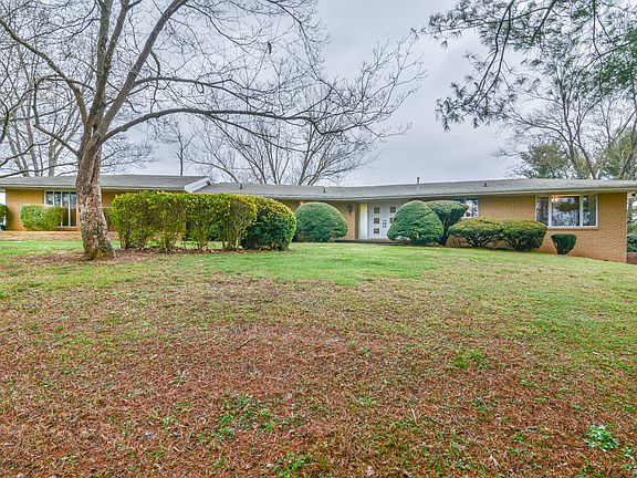 2nd image of 215 Dogwood Dr
