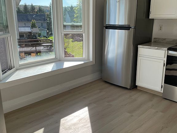 4th image of 11 Briarwood Way #11