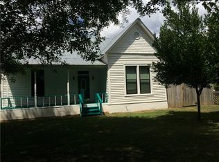 406 Yeager St, Smithville, TX 78957