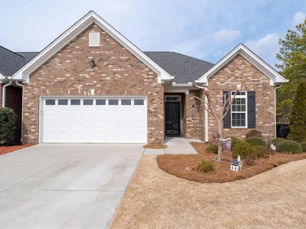 248 Regency Ln, Calhoun, GA 30701