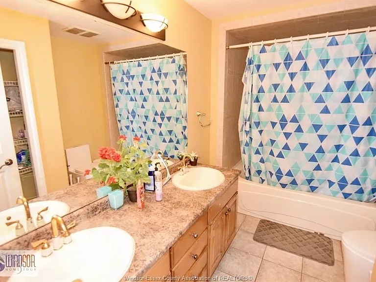 4305 Casgrain Dr #UPPER — Photo 25