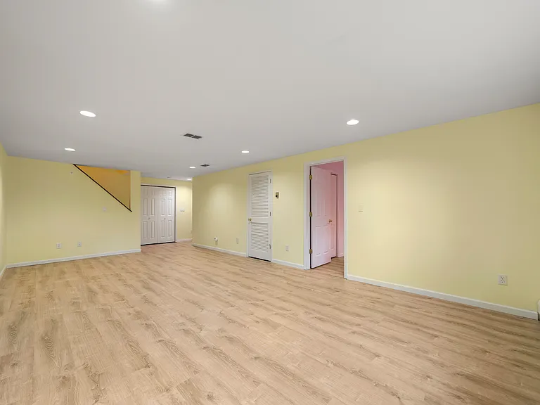 403 Dogwood Ct #403 — Photo 1